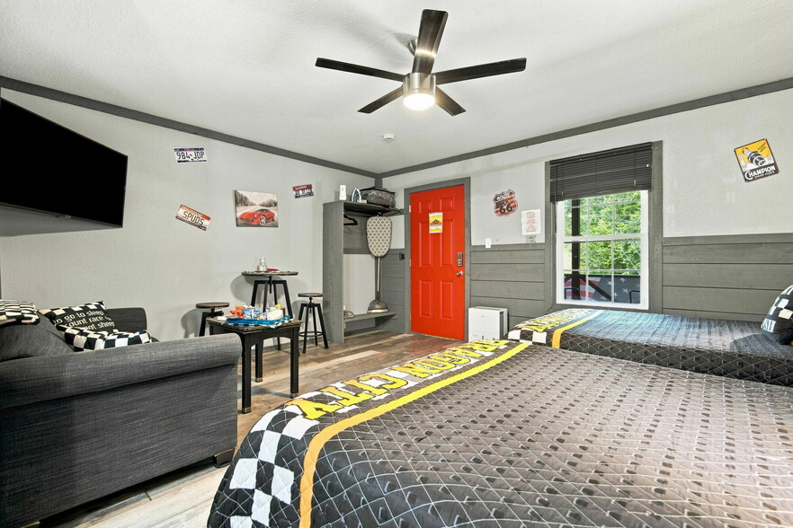 More Photos Of 4407 Calderwood Hwy, Maryville Hotel For Sale