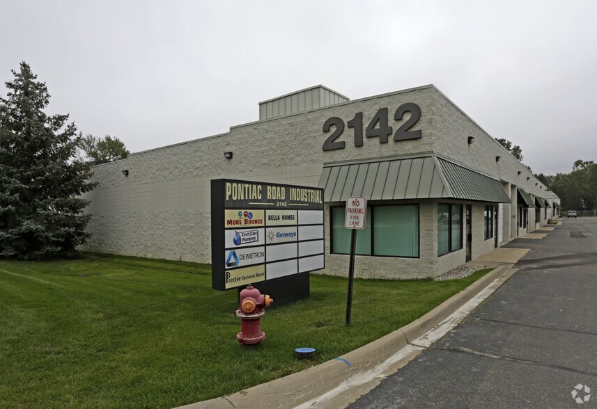 Primary Photo Of 2142A Pontiac Rd, Auburn Hills Warehouse For Lease
