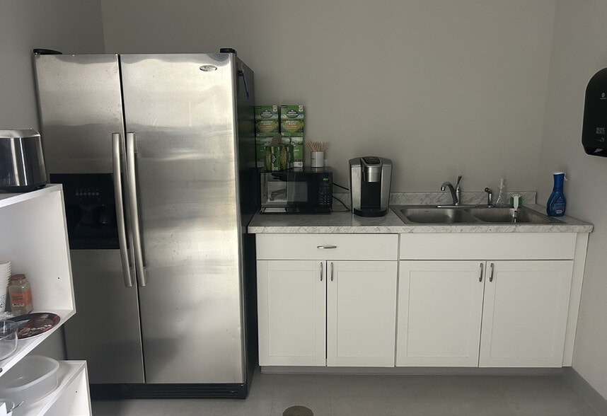 More Photos Of 4489 Posterity Ct, Gastonia Flex For Lease