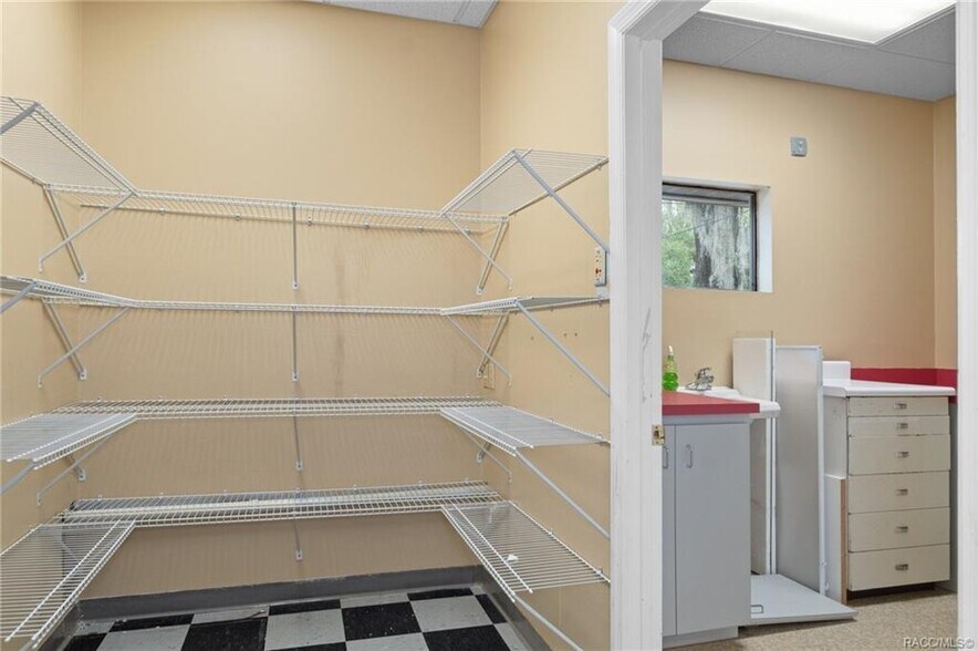 More Photos Of 102 E Highland Blvd, Inverness Drugstore For Sale