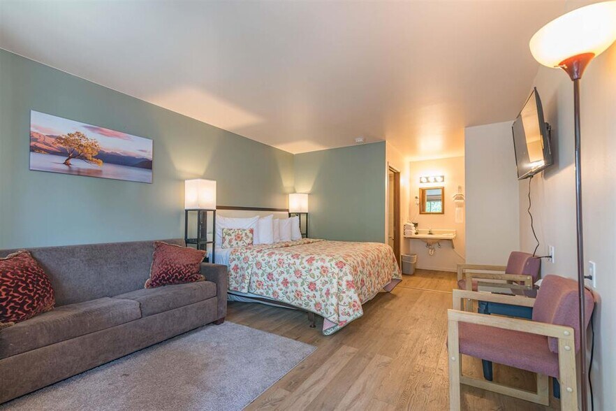 More Photos Of 910 River Rd, Wisconsin Dells Hotel For Sale