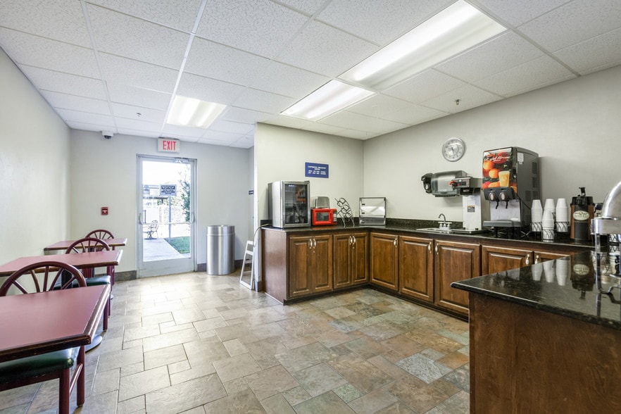 More Photos Of 10645 Reiger Rd, Baton Rouge Hotel For Sale