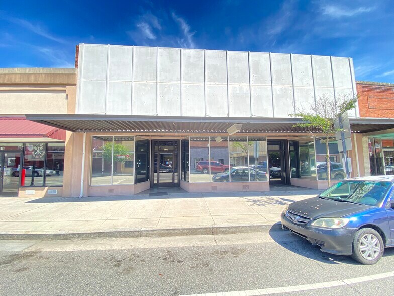 More Photos Of 117 S Main St, Red Springs Storefront For Sale