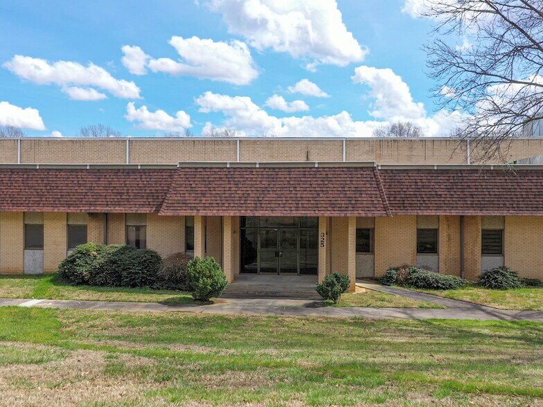 Primary Photo Of 327 Lewis St, Oxford Distribution For Lease