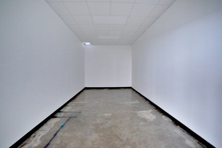 More Photos Of 11130 Gulf Fwy, Houston Storefront Retail Office For Lease
