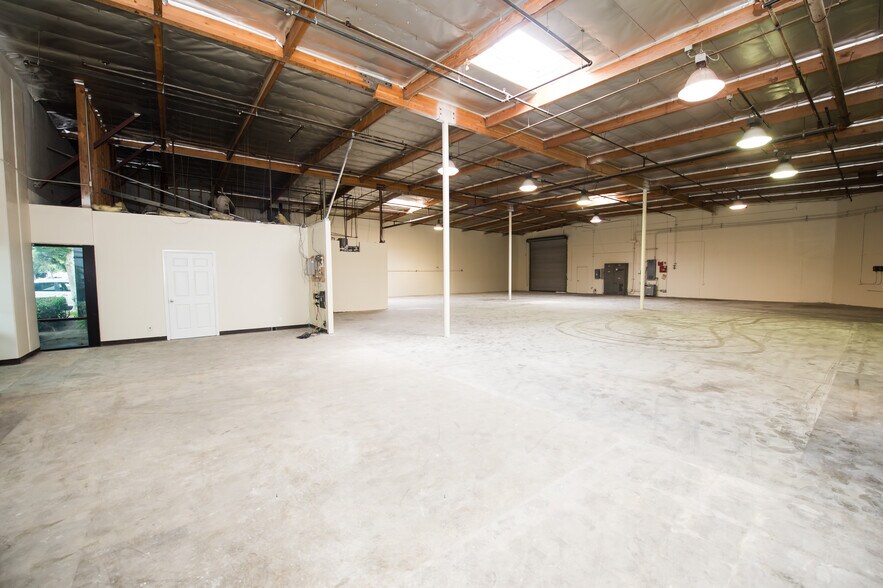 More Photos Of 10291 Trademark St, Rancho Cucamonga Warehouse For Lease