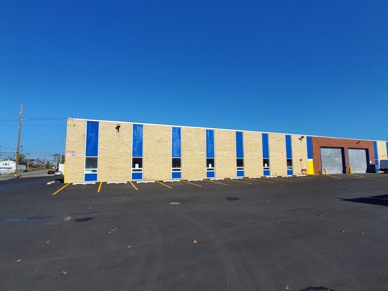 More Photos Of 317 New South Rd, Hicksville Warehouse For Lease