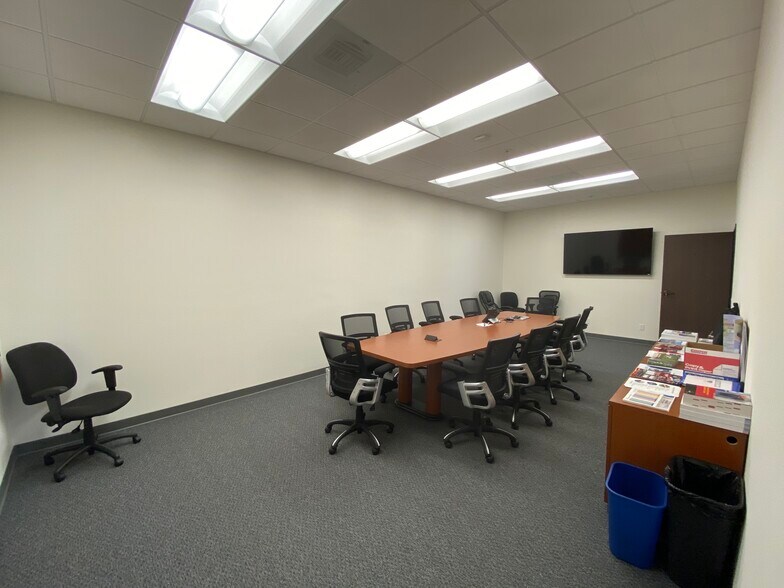 More Photos Of 2010 Iowa Ave, Riverside Unknown For Lease