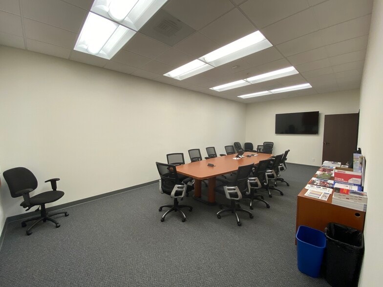 More Photos Of 2020 Iowa Ave, Riverside Office For Lease