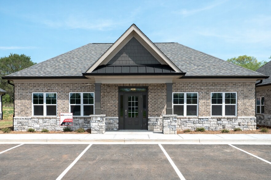 Primary Photo Of 1060 Garland Dr, Bogart Unknown For Lease