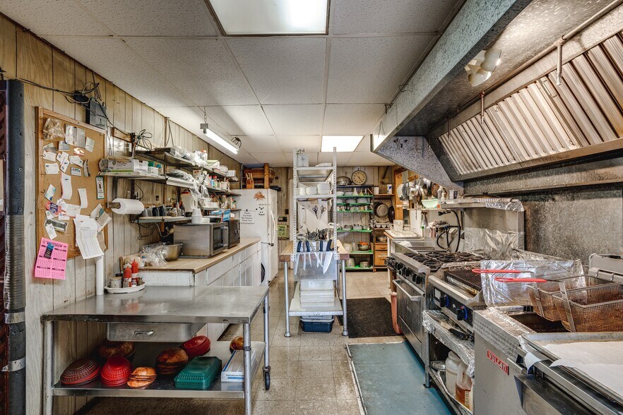 More Photos Of 6848 Erie Rd, Derby Bar For Sale