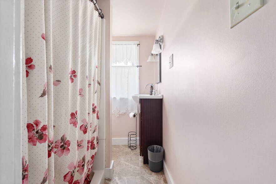 More Photos Of 13 Park Ave, Hadley Restaurant For Sale