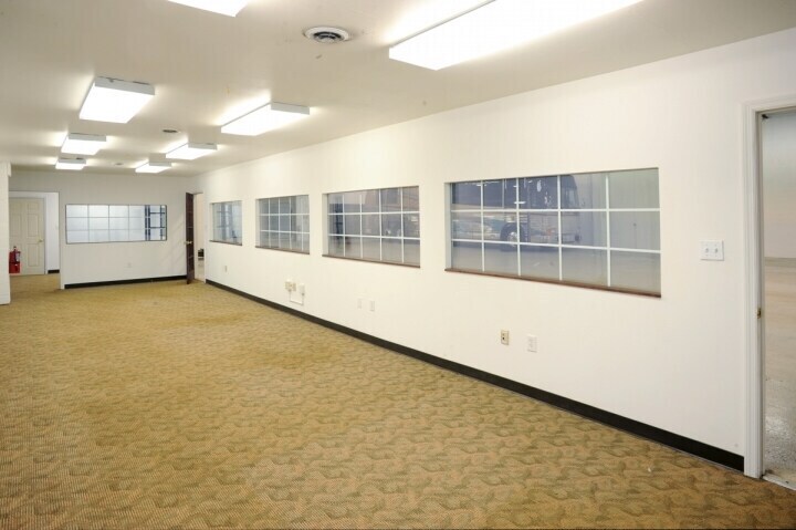 More Photos Of 1301-1371 Saw Mill Run Blvd, Pittsburgh Warehouse For Lease