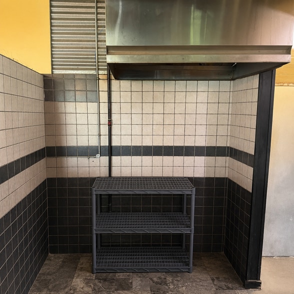 More Photos Of 100 E Adams St, Waterman Restaurant For Lease