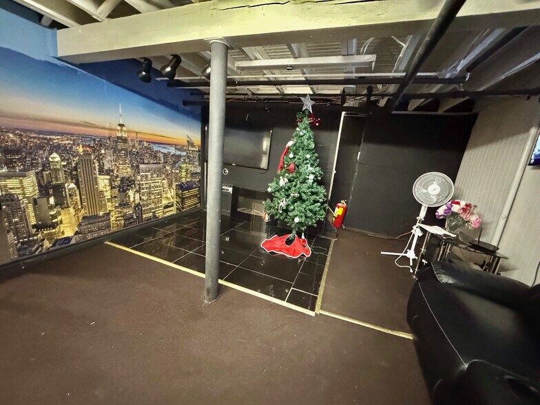 More Photos Of 91-08 Sutter Ave, Ozone Park Storefront Retail Residential For Sale