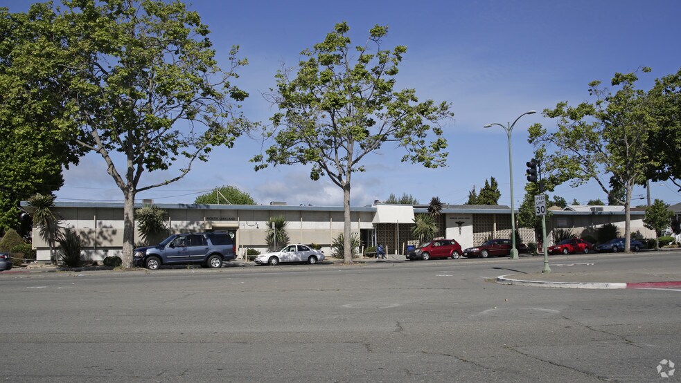 More Photos Of 5709-5715 Market St, Oakland Medical For Sale