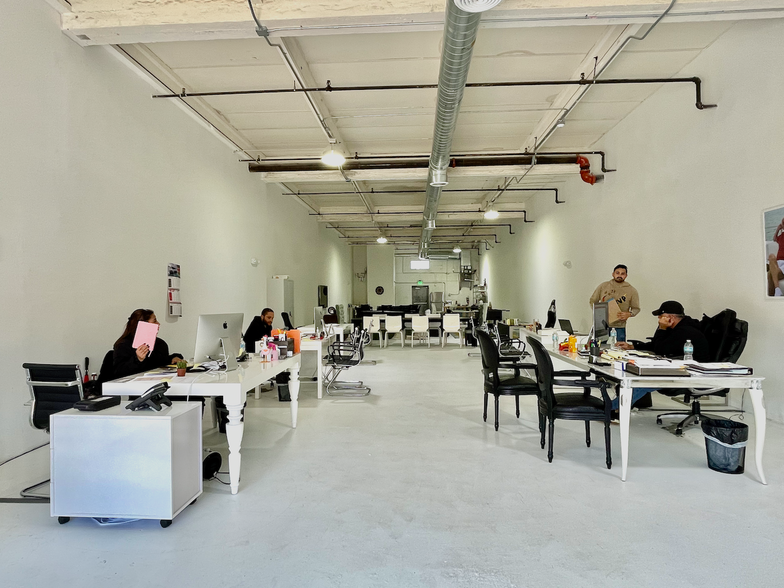 More Photos Of 300 NE 75th St, Miami Flex For Sale