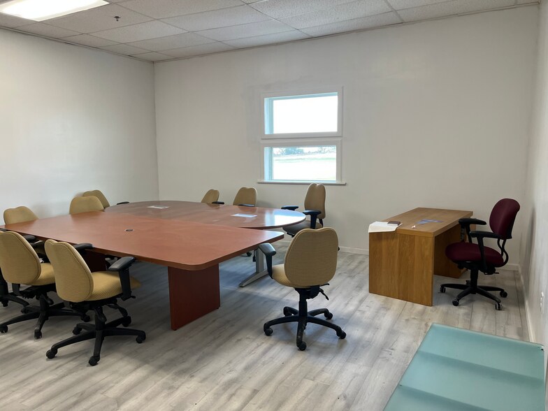 More Photos Of 6140 N Sam Houston Pky W, Houston Office For Lease