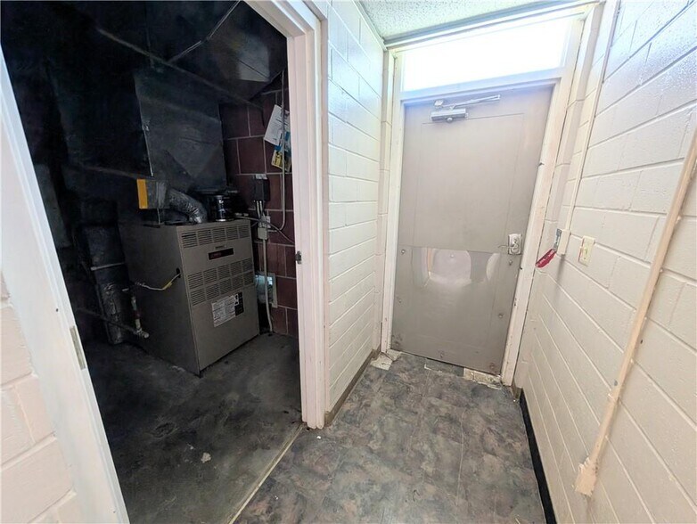 More Photos Of 910 New York St, Humboldt Freestanding For Sale