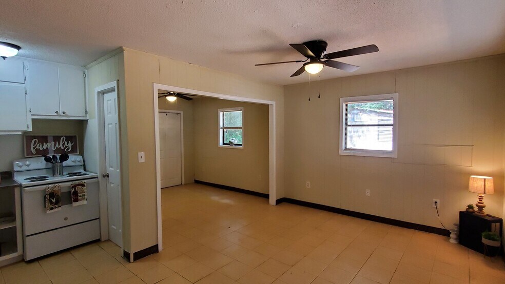 More Photos Of 120 2nd St, Winder Apartments For Sale