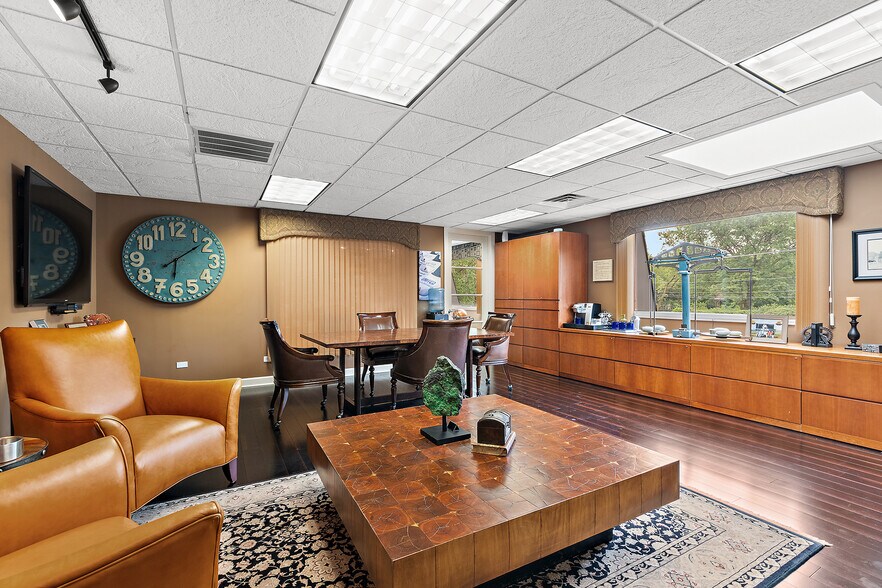 More Photos Of 6500 W College Dr, Palos Heights Flex For Sale