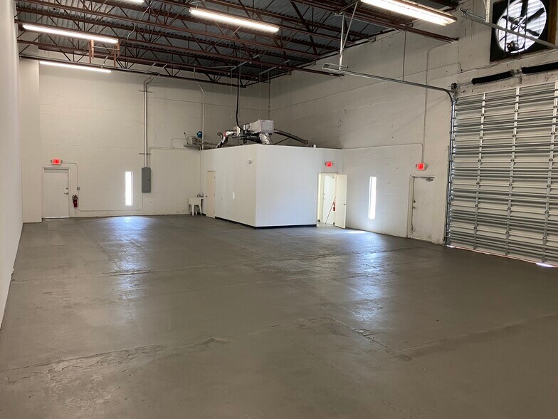 More Photos Of 2037-2071 SW 31st Ave, Hallandale Warehouse For Lease