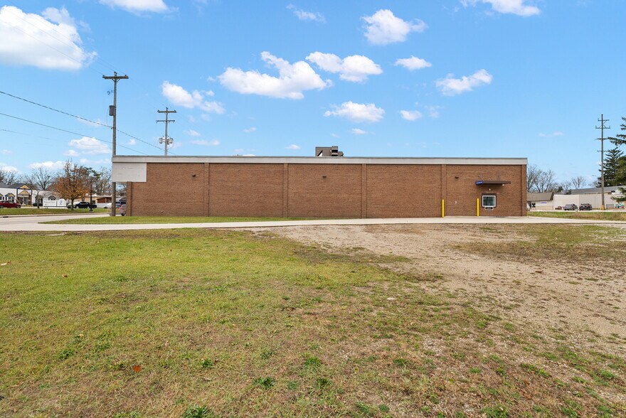 More Photos Of 43 S Maple St, Grant Freestanding For Sale