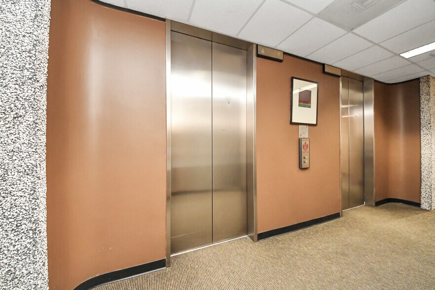 More Photos Of 6100 Corporate Dr, Houston Office For Sale