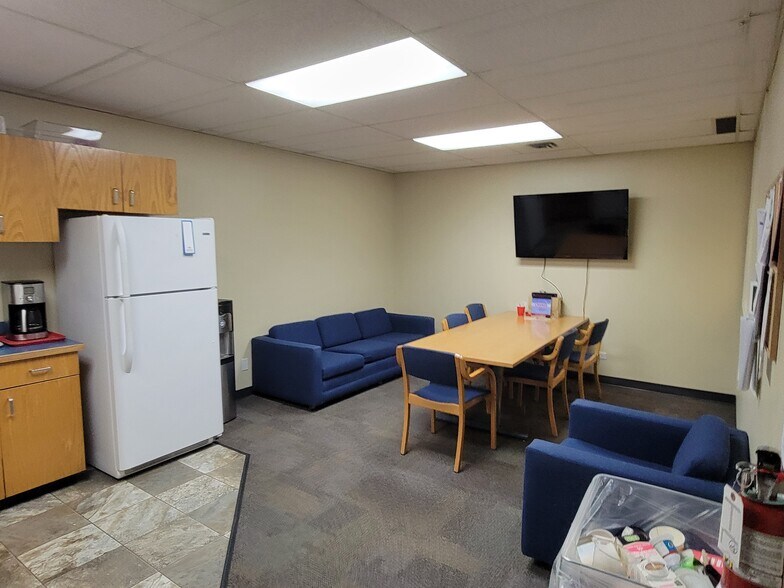 More Photos Of 1532 6th Av, Prince George Office For Lease