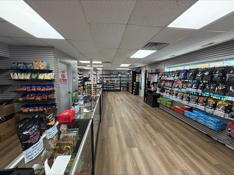More Photos Of 6185 Dixie Hwy, Bridgeport General Retail For Sale