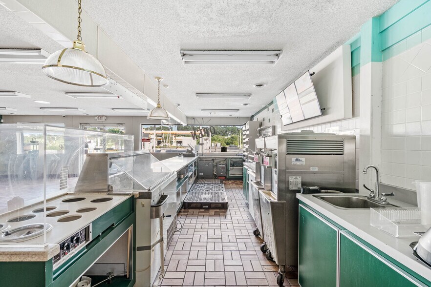 More Photos Of 5 Lane St, Yemassee Storefront For Lease