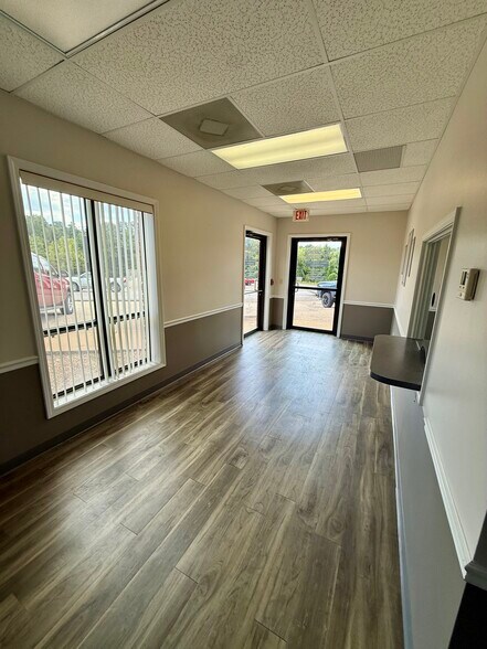 More Photos Of 326 E High St, Potosi Office For Sale