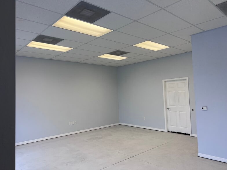 More Photos Of 28360 Old 41 Rd, Bonita Springs Showroom For Sale