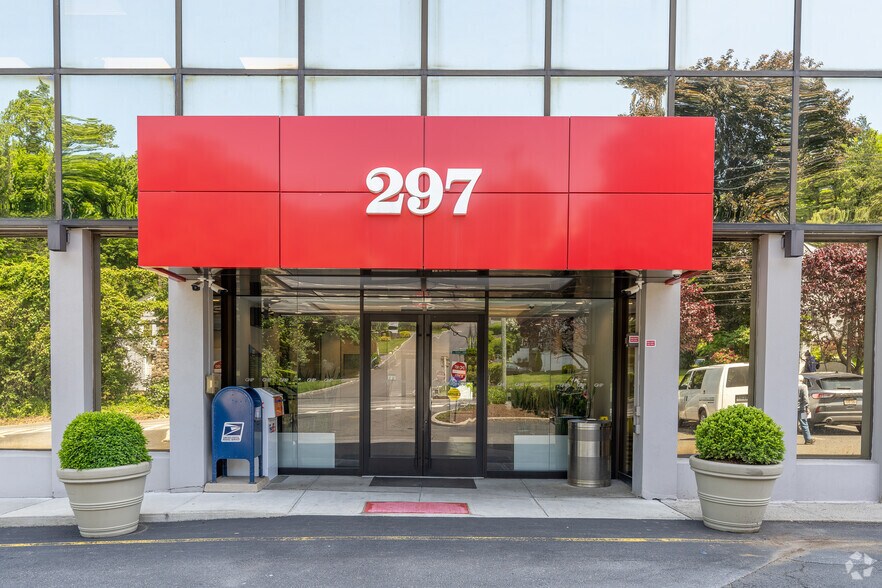 More Photos Of 297 Knollwood Rd, White Plains Office For Lease