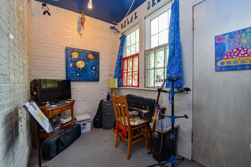 More Photos Of 1911 Memorial Ave SW, Roanoke Office Residential For Sale