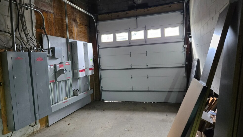 More Photos Of 444 Washington St, Rensselaer Warehouse For Sale