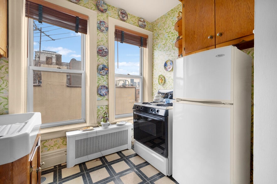 More Photos Of 3172 44th St, Astoria Multifamily For Sale