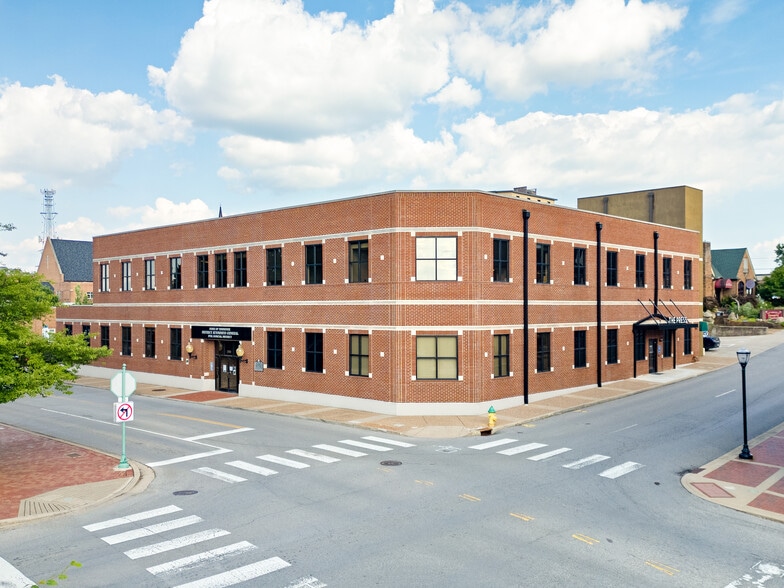 More Photos Of 200 Commerce St, Clarksville Office For Lease