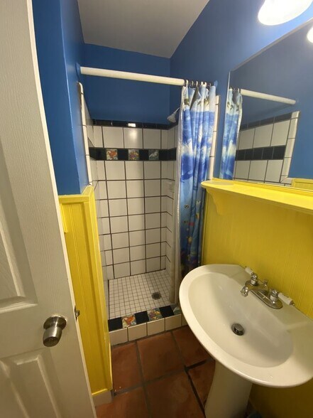 More Photos Of 401 E Shore Dr, Clearwater Beach Hotel For Sale