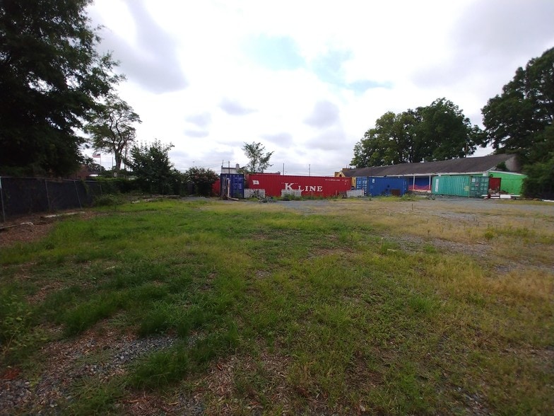 More Photos Of 1725 N Tryon St N, Charlotte Freestanding For Sale