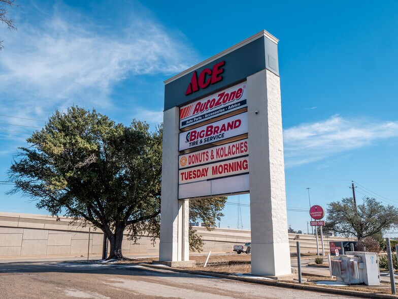 More Photos Of 13450 Research Blvd, Austin Unknown For Lease