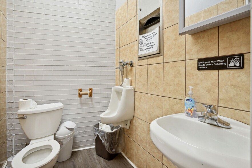 More Photos Of 3209 Mt Pleasant St NW, Washington Restaurant For Sale