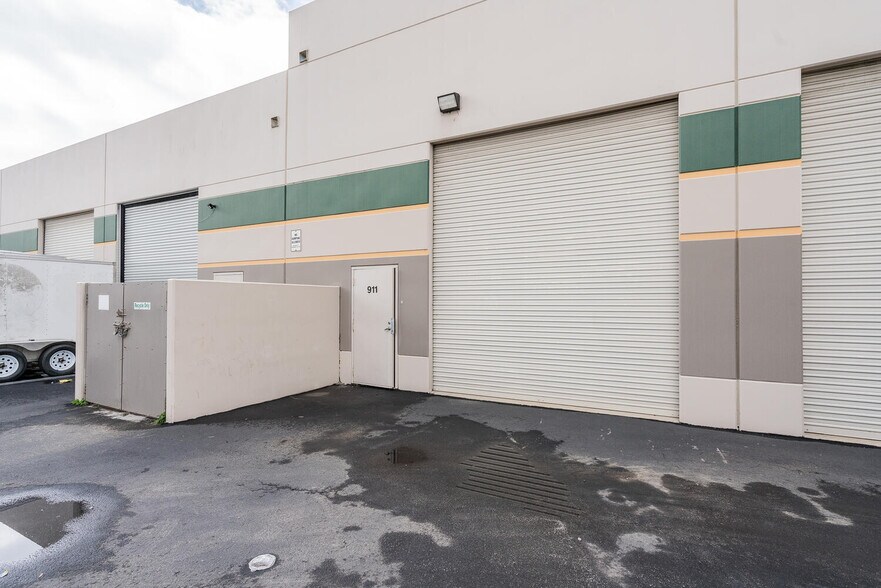 More Photos Of 4572 Telephone Rd, Ventura Warehouse For Lease