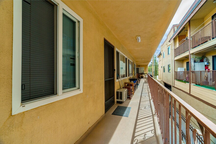 More Photos Of 300 E Garfield Ave, Glendale Apartments For Sale