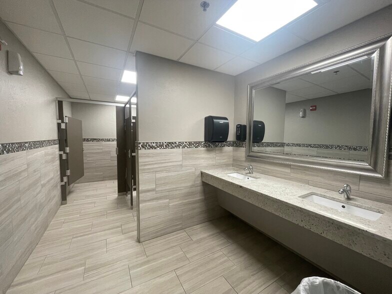 More Photos Of 3613 NW 56th St, Oklahoma City Medical For Lease