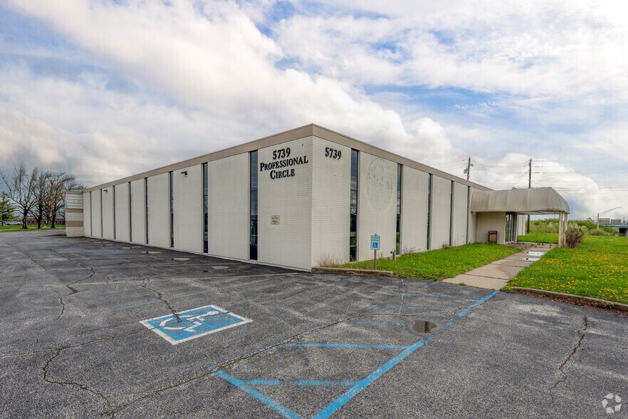 More Photos Of 5739 Professional Cir, Indianapolis Warehouse For Sale