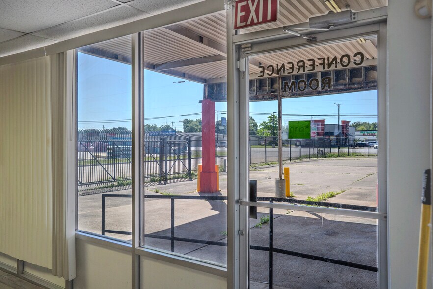 More Photos Of 4925 Avenue H, Rosenberg Warehouse For Lease