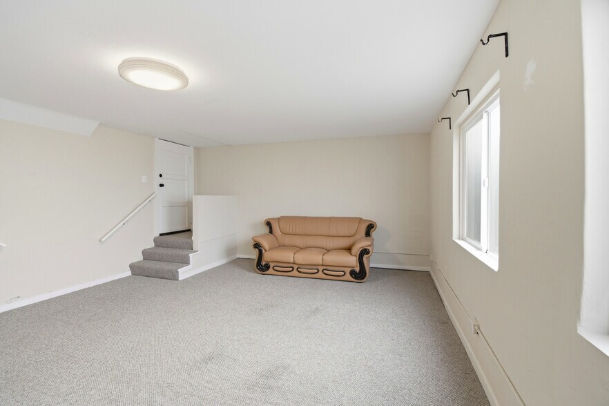 More Photos Of 2809-2815 Macdonald Ave, Richmond Office For Sale