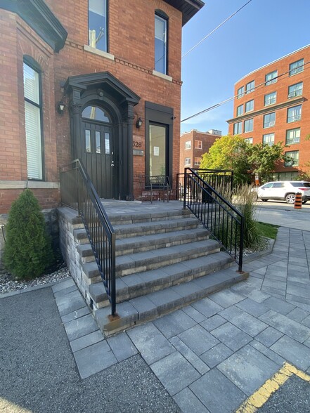 Primary Photo Of 328 Waverley St W, Ottawa Office For Sale