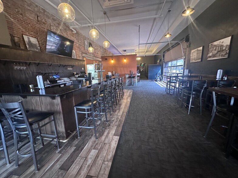 More Photos Of 119 2nd Ave NE, Austin Storefront For Lease
